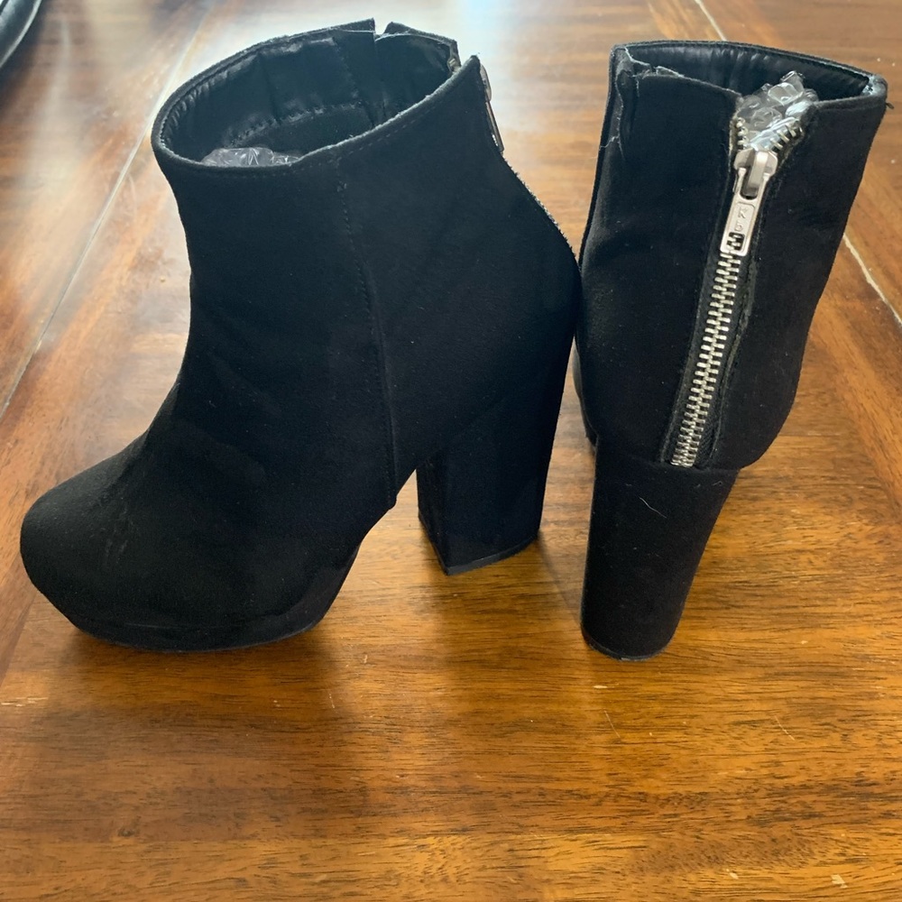 Black velvet ankle platform boot